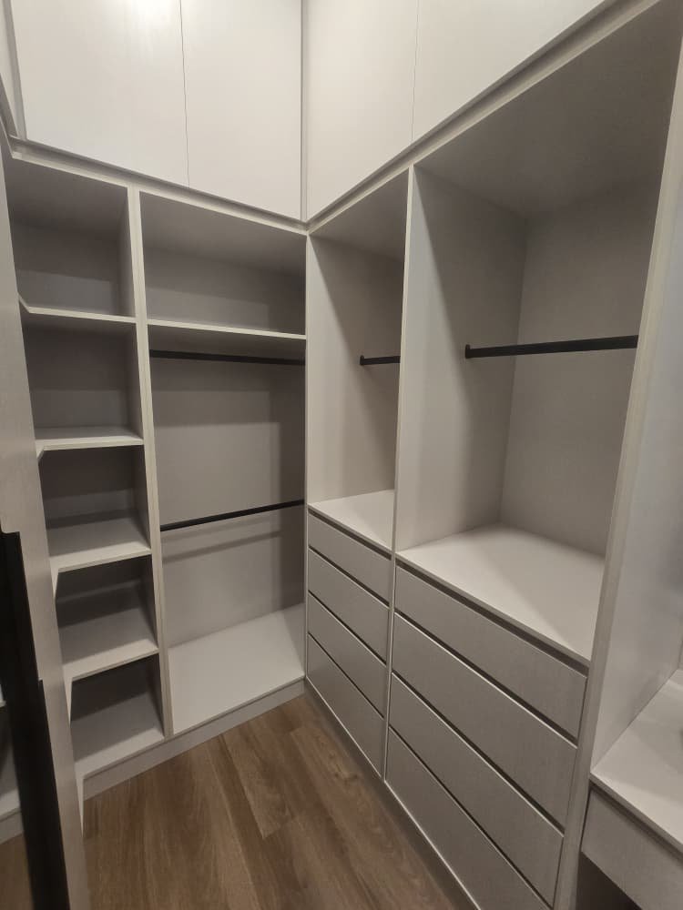Wardrobe 011